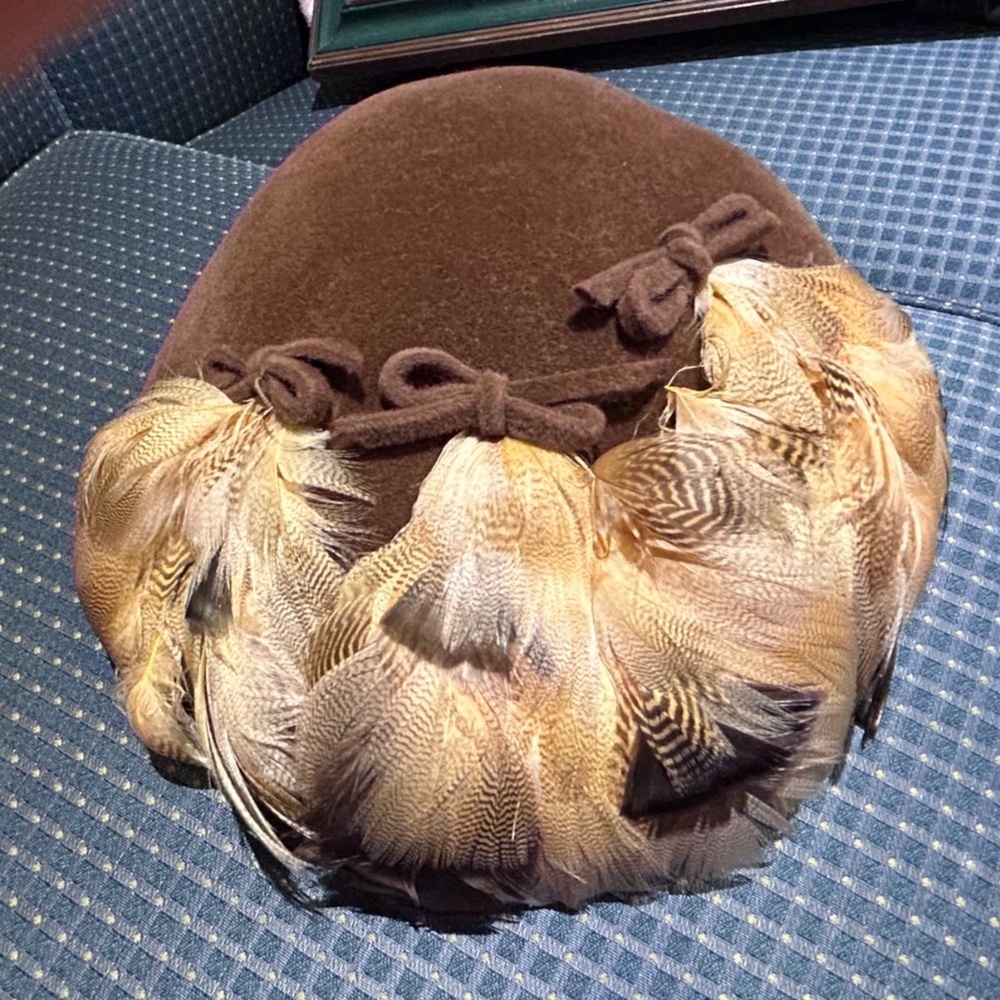 Very Vintage Women's Feathered